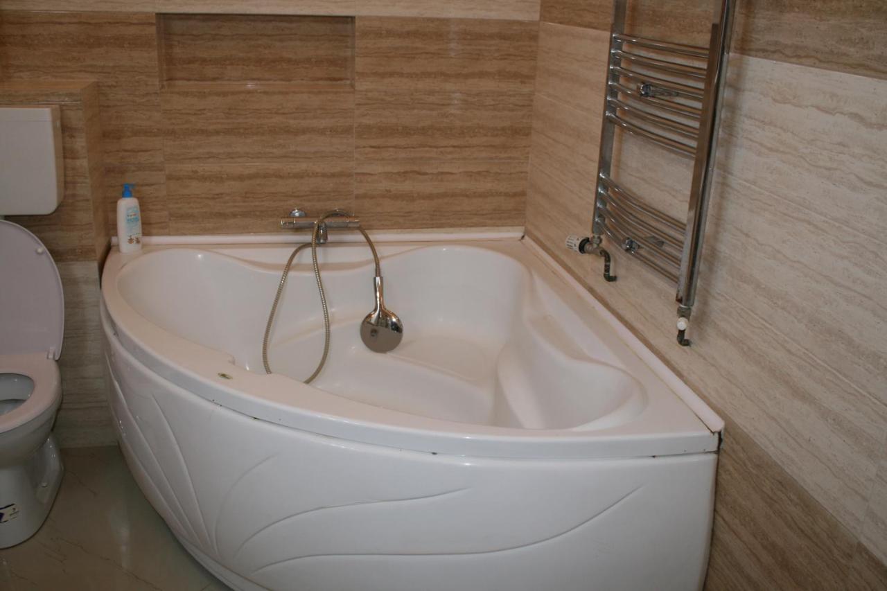 Penthouse Daniela - 3 Rooms In A Spacious Central Apartment Marosvásárhely Kültér fotó
