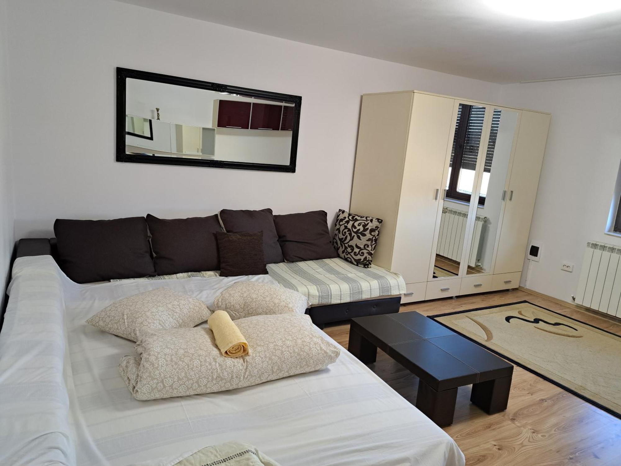 Penthouse Daniela - 3 Rooms In A Spacious Central Apartment Marosvásárhely Kültér fotó